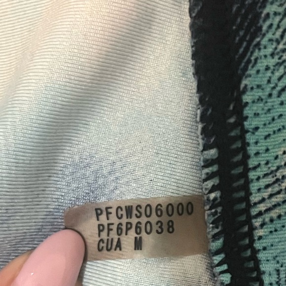 Calvin Klein Performance Blue & Black Abstract Print Cropped Capris Pants Medium - Picture 7 of 8